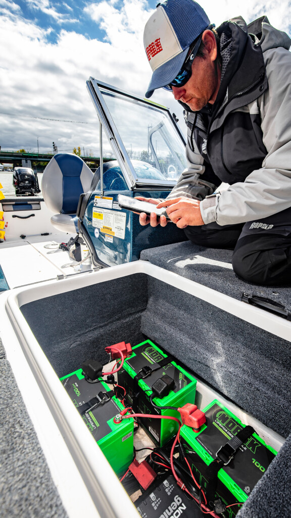 Angler connecting to his Lithium Batteries using the Norsk Guardian App 1080X1920