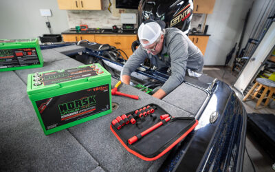 Tricked-Out Bass Boat on Three Batteries – Phoenix 819 Pro