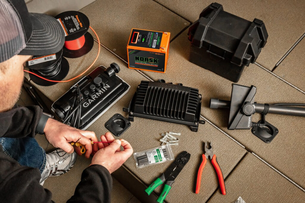 Garmin LiveScope Rigging and Wiring using Norsk Lithium 14.8V 50AH portable sonar battery Forward Facing Sonar FFS
