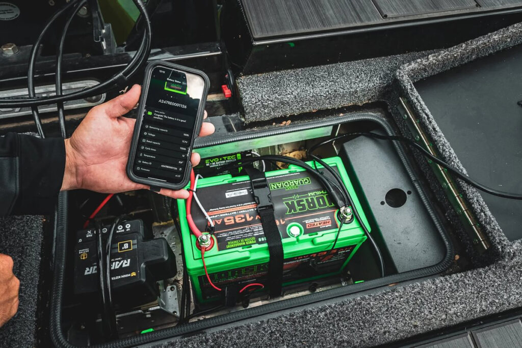 Norsk Guardian App connected to 16v 135ah lithium marine battery for fishing electronics